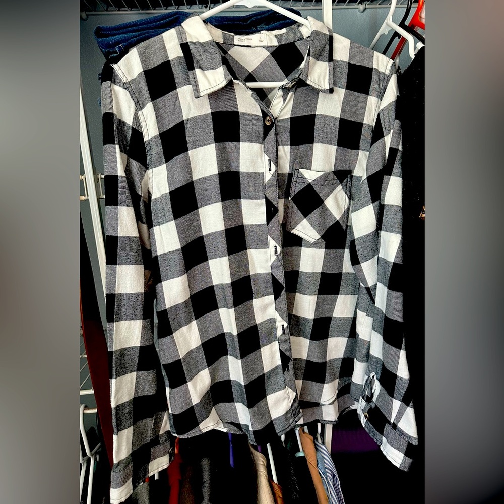 Maurices top
Button down
Black/white plaid
Like-new condition